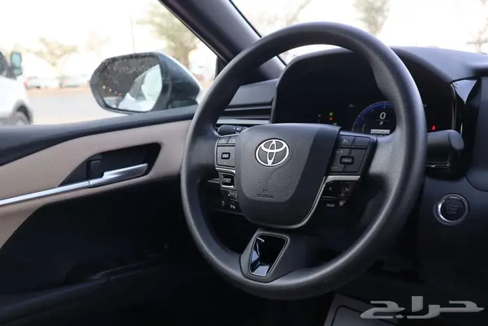 تويوتا كامرى ستاندر E 2025 بنزين 14