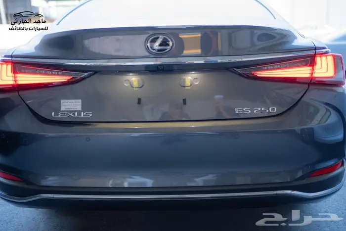 لكزس ES250 2025 ب 182.900شامل الضريبة 3