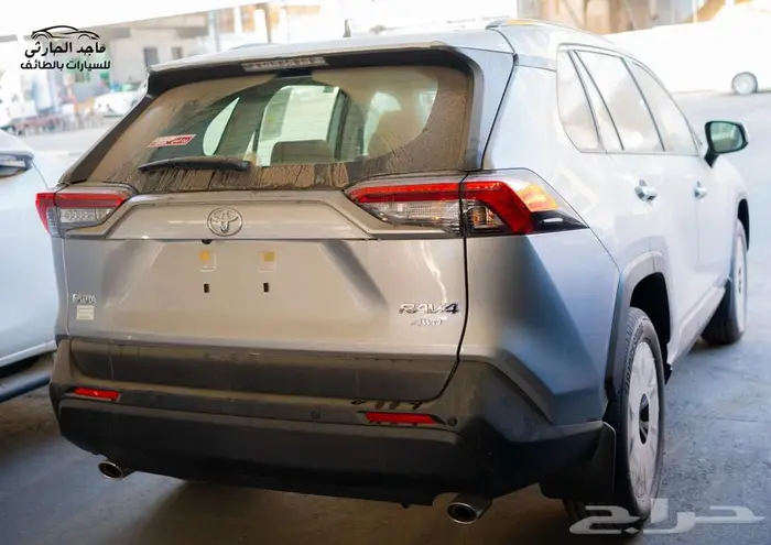 راف فور XLE 2025 فتحه سقف بنزين ب114.500 شامل الضريبة 4