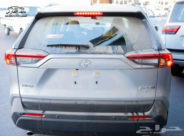 راف فور XLE 2025 فتحه سقف بنزين ب114.500 شامل الضريبة 3