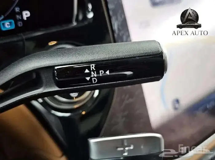 مرسيدس E300 2025 AMG Line نايت باكج اصفار 7