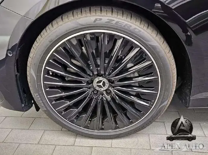 مرسيدس E300 2025 AMG Line نايت باكج اصفار 4