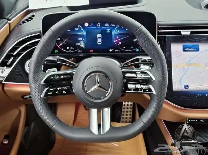 مرسيدس E300 2025 AMG Line نايت باكج اصفار 6