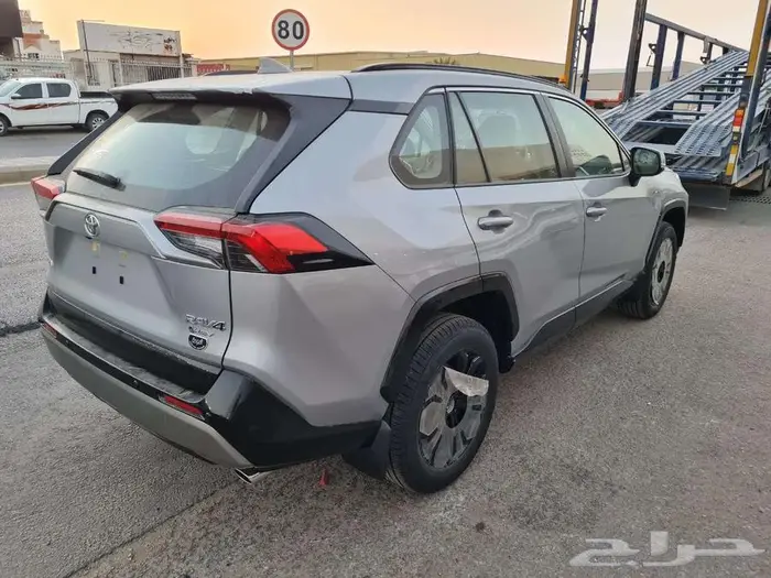 تويوتا راف فور XLE هايبرد 2025 - عروض الأقساط 24