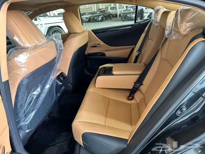 لكزس ES350 فئةCA وارد الساير 2025 4