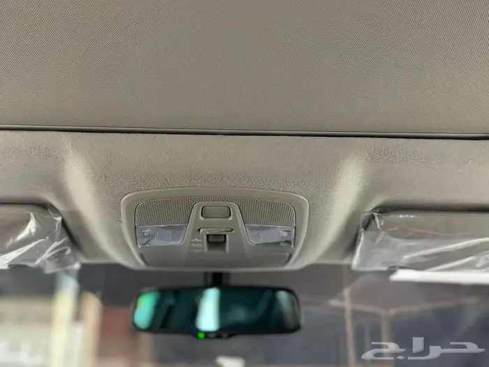 اوربان كروزر فل كامل ابيض سقف اسود بنزين 2026 19