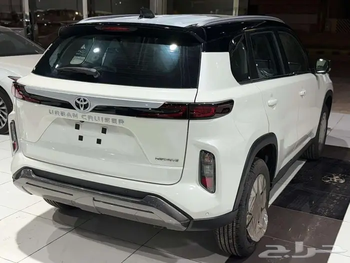 اوربان كروزر فل كامل ابيض سقف اسود بنزين 2026 3