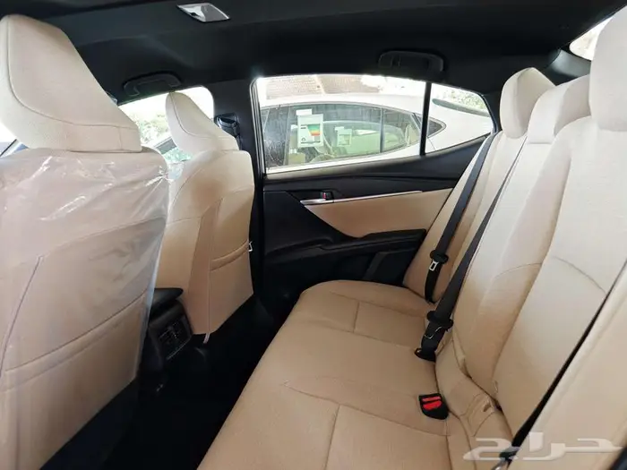 تويوتا كامري E هايبرد 2025 لون تيتانيوم سعودى 9