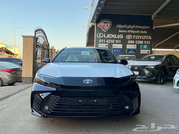 تويوتا كامري ال اي بنزين 2025 كاش واقساط ودفعتين 0