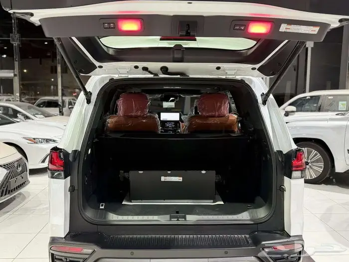 لكزس LX 600 بريمي VIP ابيض بلاك ادشن داخل - جملي2025 10