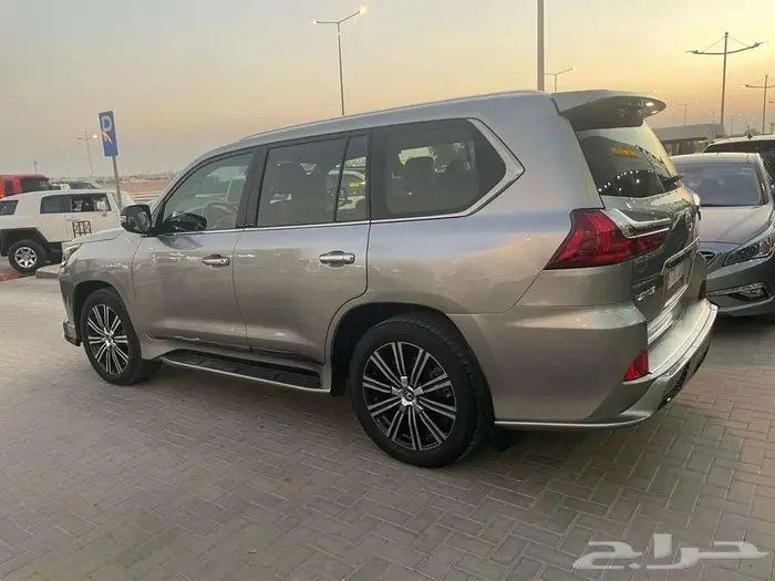 لكزس LX -570 سعودي 2018 فل كامل 7