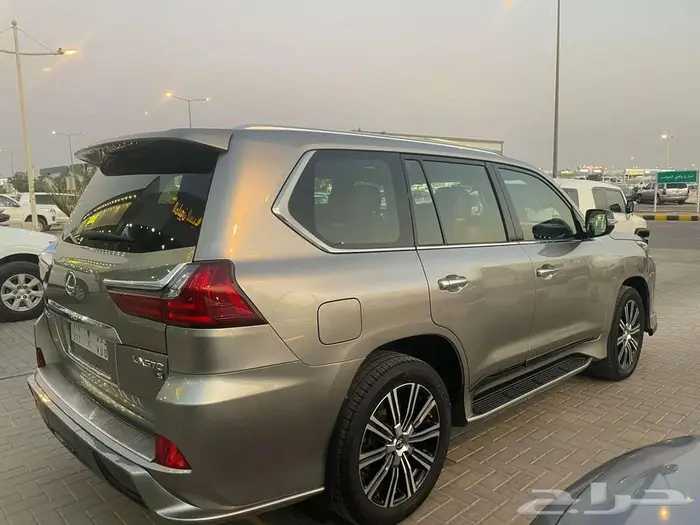 لكزس LX -570 سعودي 2018 فل كامل 9