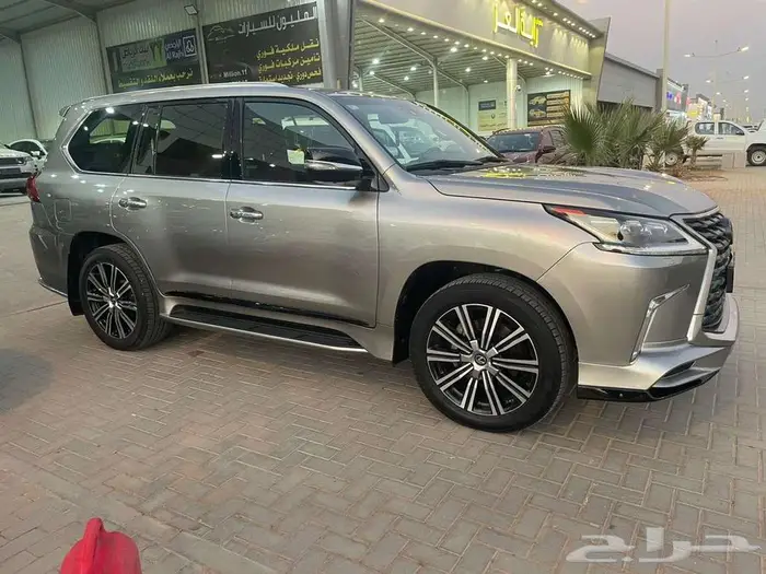 لكزس LX -570 سعودي 2018 فل كامل 2