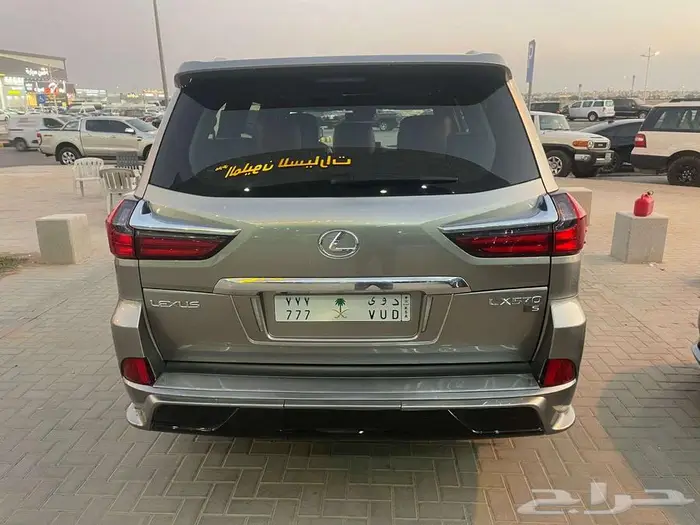 لكزس LX -570 سعودي 2018 فل كامل 10
