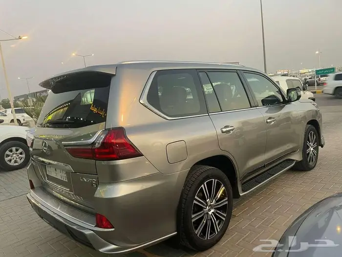 لكزس LX -570 سعودي 2018 فل كامل 8