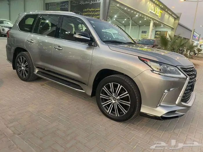 لكزس LX -570 سعودي 2018 فل كامل 3