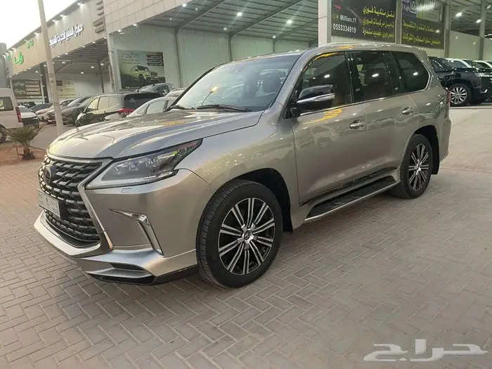 لكزس LX -570 سعودي 2018 فل كامل 12