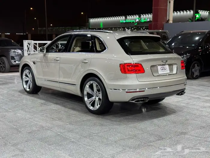 بنتلي بنتاقا موديل 2018 3