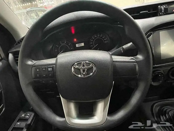 تويوتا هايلوكس GL غمارتين بدون دبل ديزل قير عادي 2025 9