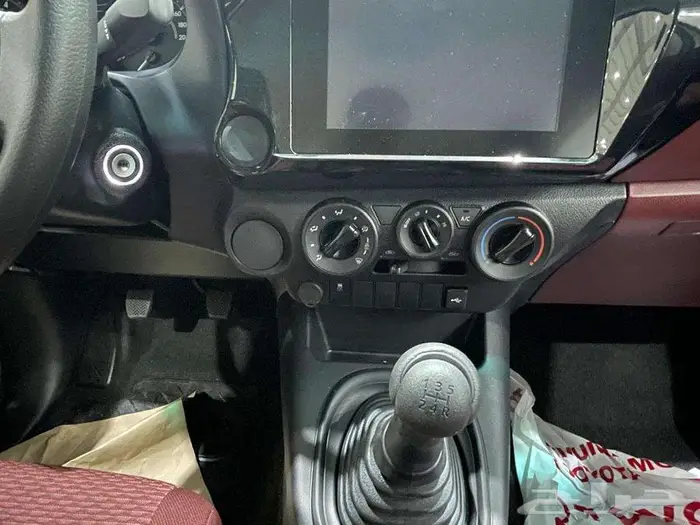 تويوتا هايلوكس GL غمارتين بدون دبل ديزل قير عادي 2025 8