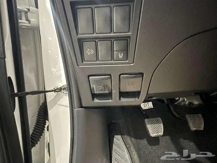 تويوتا هايلوكس GL غمارتين بدون دبل ديزل قير عادي 2025 10