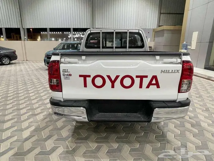 تويوتا هايلوكس GL غمارتين بدون دبل ديزل قير عادي 2025 5