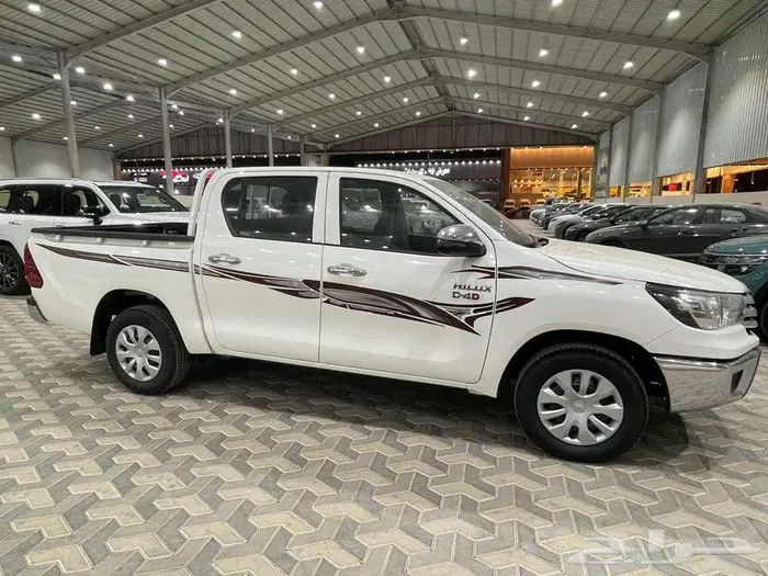 تويوتا هايلوكس GL غمارتين بدون دبل ديزل قير عادي 2025 4