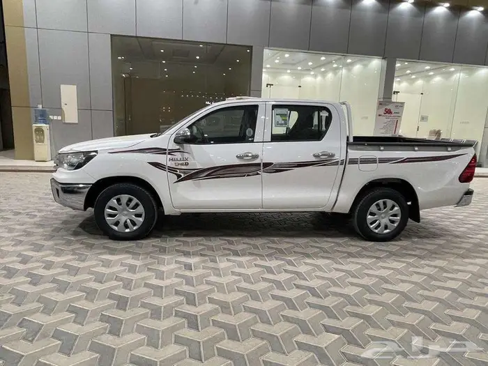 تويوتا هايلوكس GL غمارتين بدون دبل ديزل قير عادي 2025 3