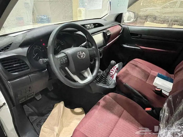 تويوتا هايلوكس GL غمارتين بدون دبل ديزل قير عادي 2025 6