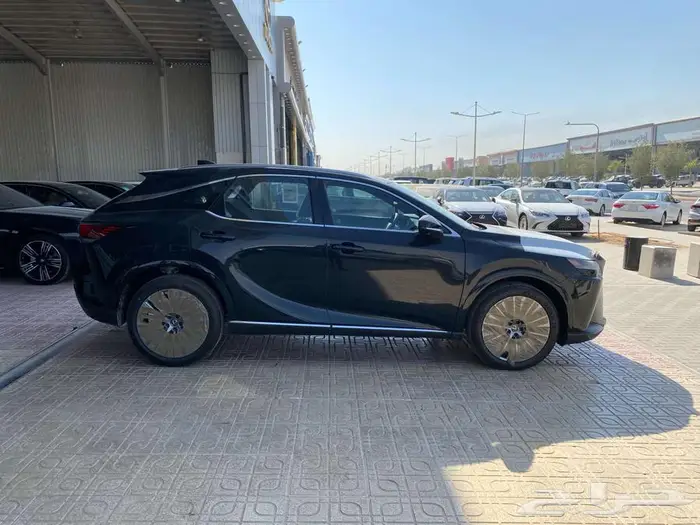 لكزس RX350 BB 2025 ابيض -اسود - تيتانيوم سعودي 3