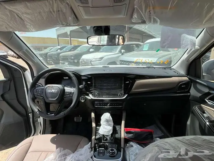 ايسوزو ام يو اكس 2025 4