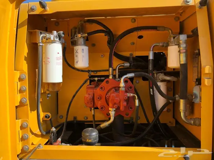 بوكلين فولفو 210 موديل 2014 معرض رواد المعدات الثقيله 7