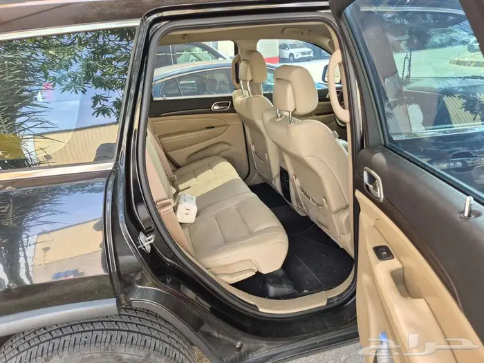 جراند شيروكي لاريدو 3