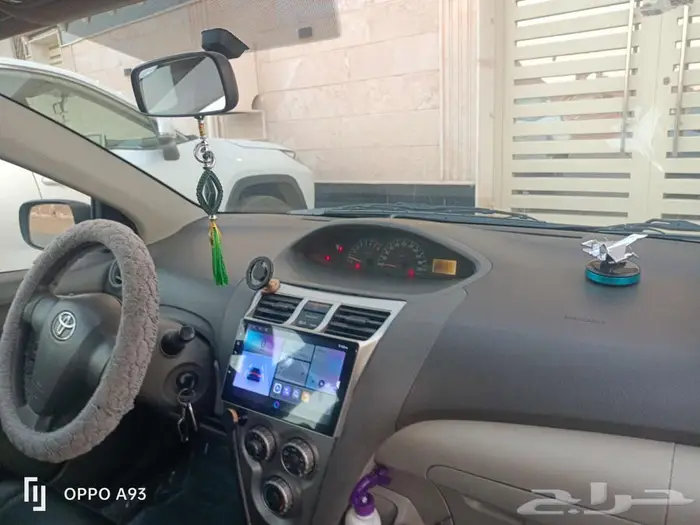 Toyota Yaris -2013 black (Family used car all good) 3