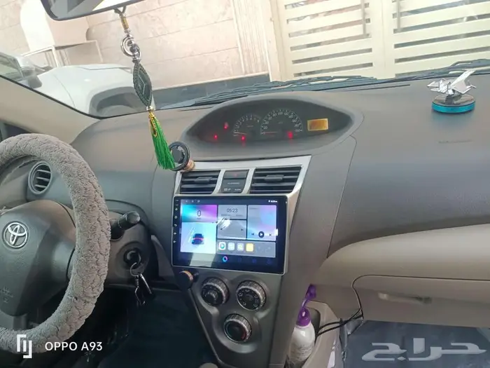 Toyota Yaris -2013 black (Family used car all good) 6