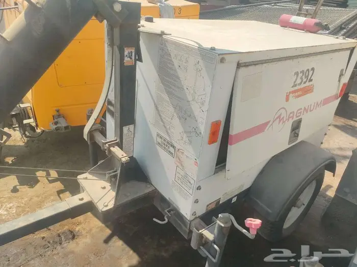 معدات ابراج اضاءه للبيع بحاله جيده 6