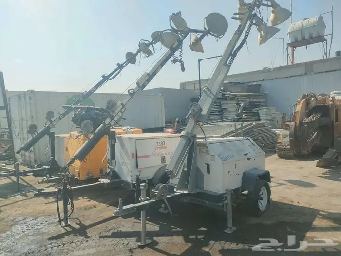 معدات ابراج اضاءه للبيع بحاله جيده 1