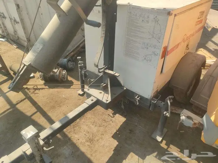 معدات ابراج اضاءه للبيع بحاله جيده 3