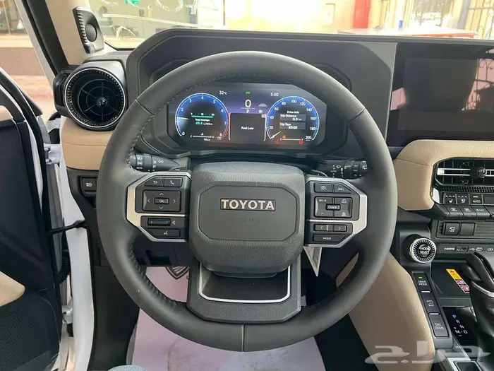 تويوتا برادو 2025 VXL3 سقف بانوراما بنزين فل كامل سعودي 8