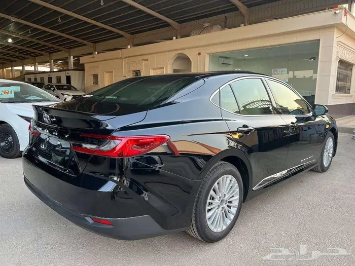 تويوتا كامري LE بنزين 2025 متاح اقساط و كاش 3