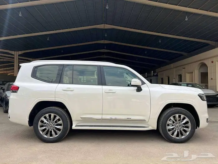 تويوتا لاندكروزر GXR L3 بنزين 2025 متاح اقساط و كاش 2