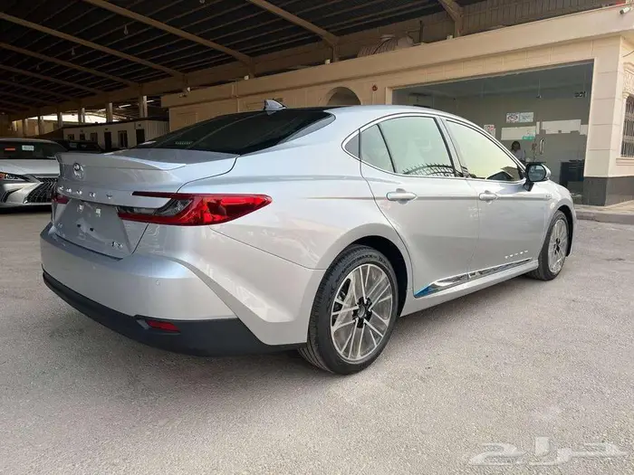 تويوتا كامري LE هايبرد 2025 متاح اقساط و كاش 3