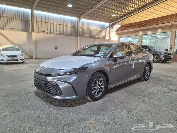 تويوتا كامرى E ستاندر بنزين2025 0