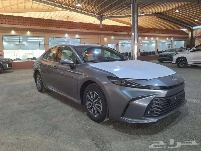 تويوتا كامرى E ستاندر بنزين2025 1