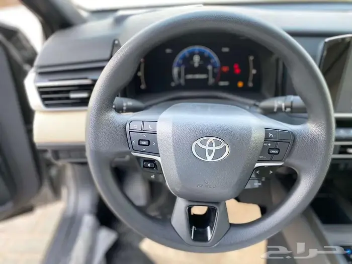 تويوتا كامرى E ستاندر بنزين2025 7