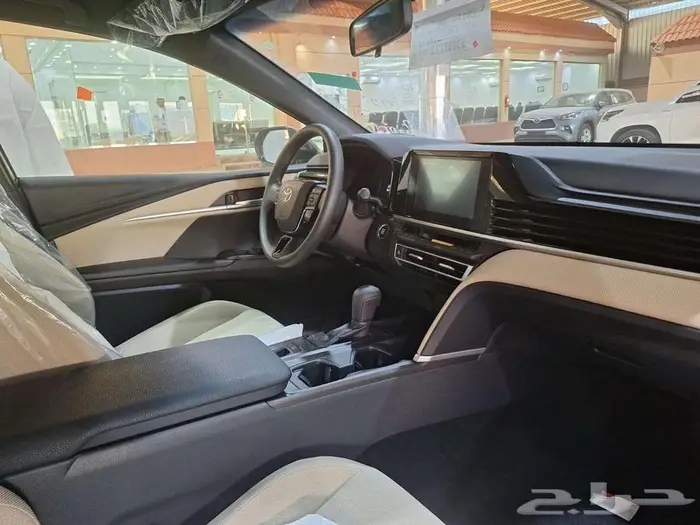 تويوتا كامرى E ستاندر بنزين2025 12