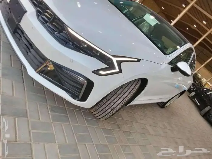 كيا k5 استاندر مطور 2025 فتحة سقف 1