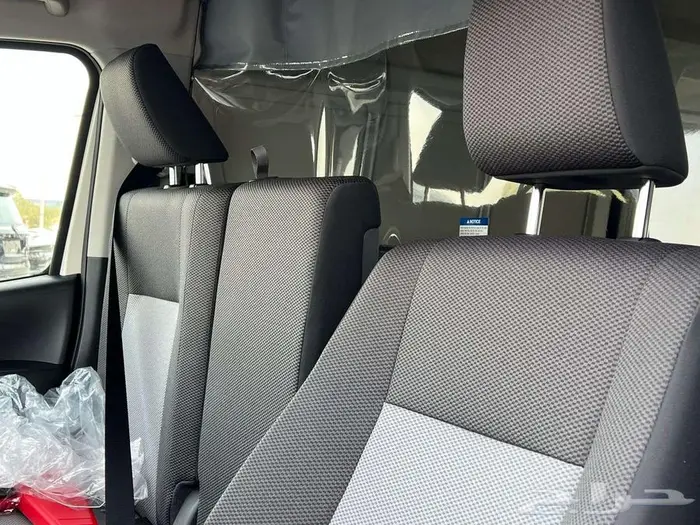 تويوتا هايس فان بضاعة ديزل 2.8 سقف عالي جيرتوماتك 2026 بريمي 13