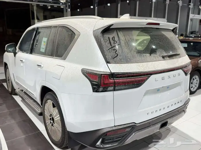 لكزس - LX 600 BB بريمي موديل 2025 اللون ابيض داخلي احمر 4