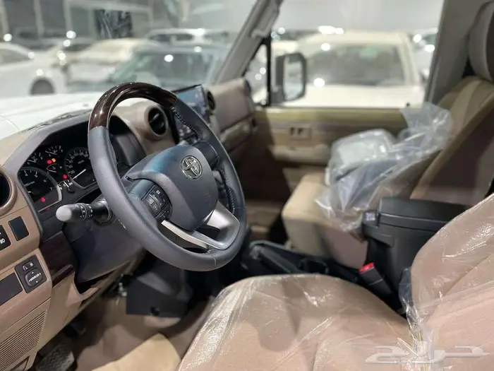 تويوتا شاص سلق بريمي قير اتوماتيك بنزين دفلك 2025 فل كامل 10